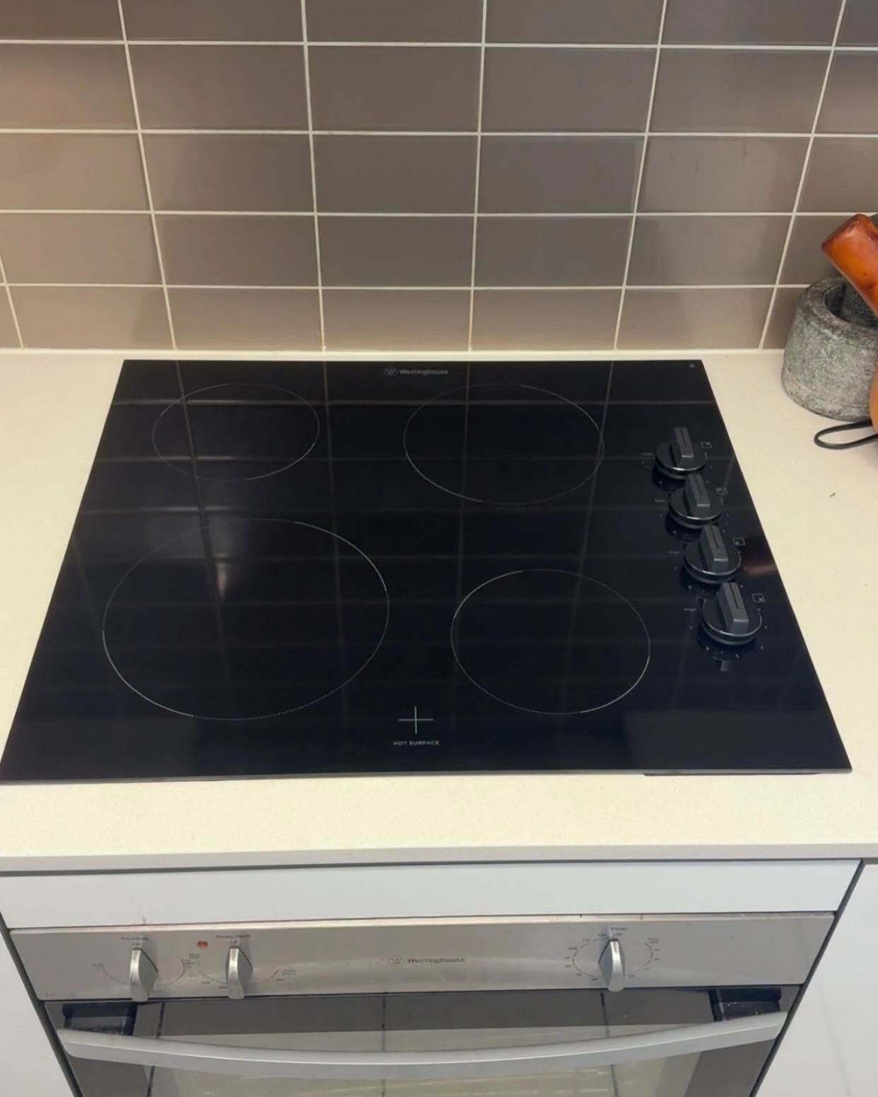 Cooktop and oven connection